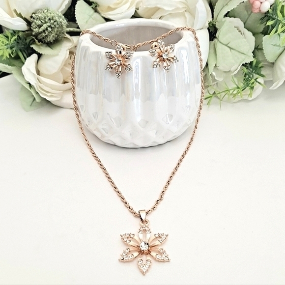 Gold Flower Rhinestone Necklace & Earring Set Quiet Luxury Statement Jewelry - Picture 1 of 14